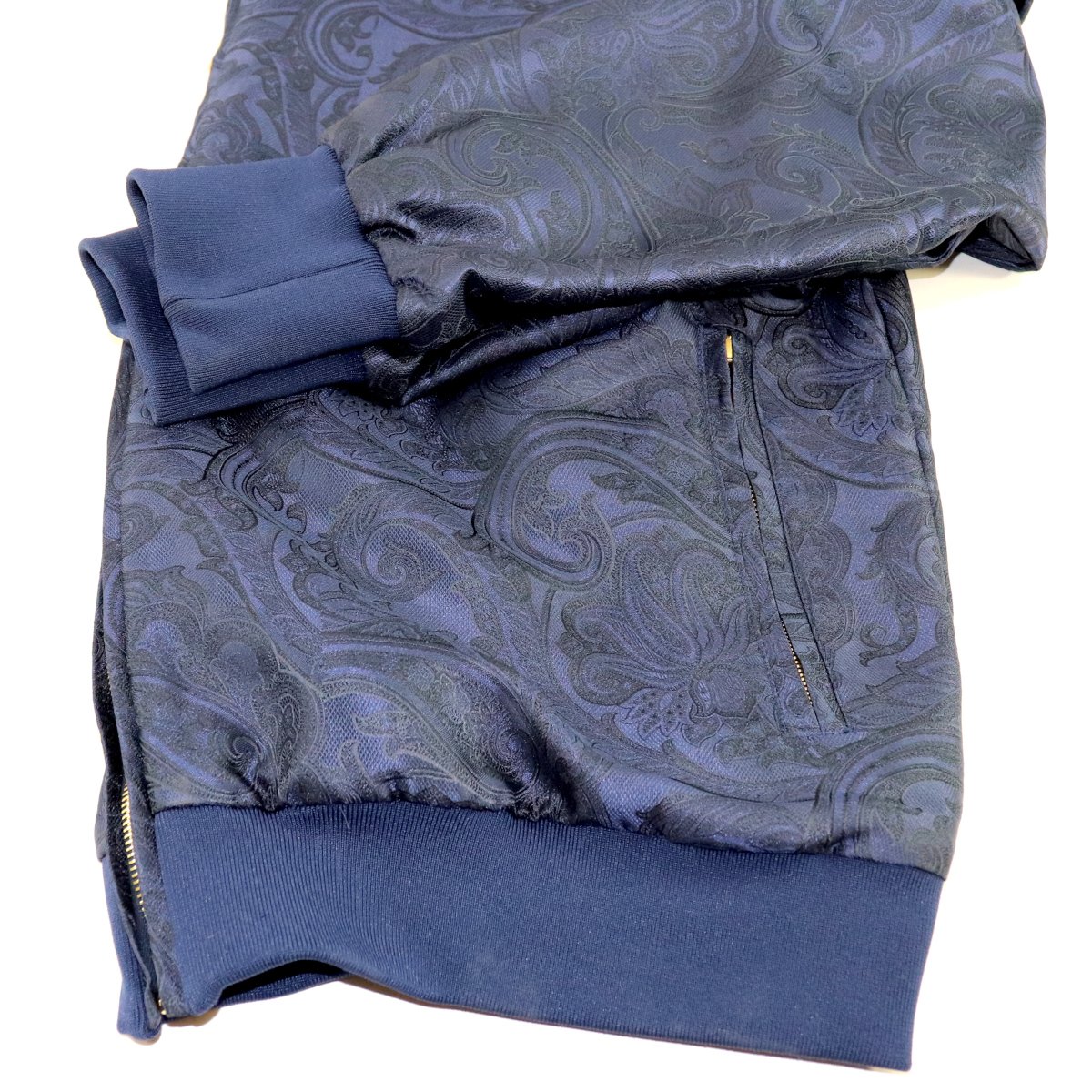 Bomber in tintofilo di seta blu, motivo paisley, fatto a mano in Italia - immagine 5