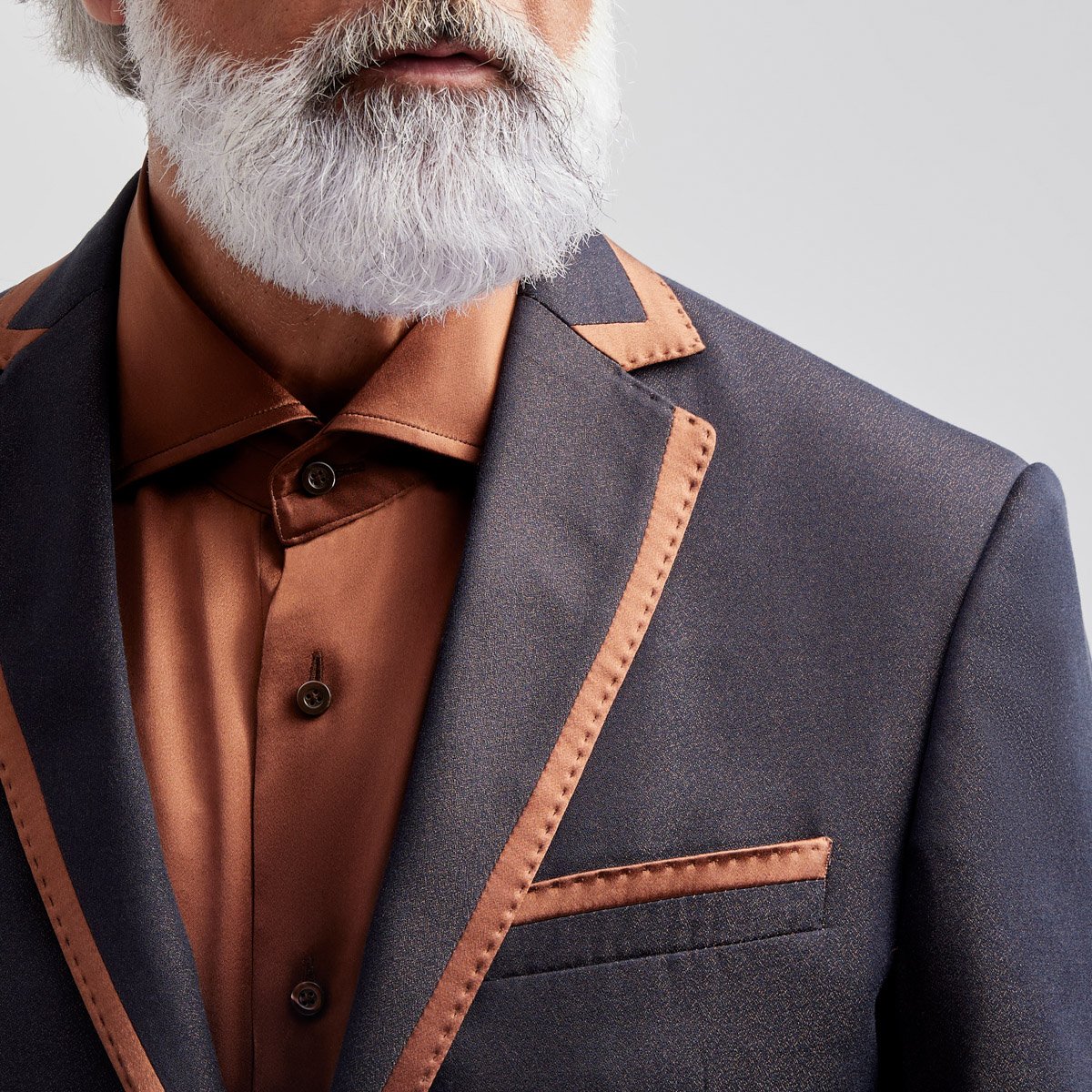 Abito elegante – Abito da cocktail di lusso da uomo, con dettagli in seta marrone caldo e ruggine, 100% Made in Italy. - immagine 4