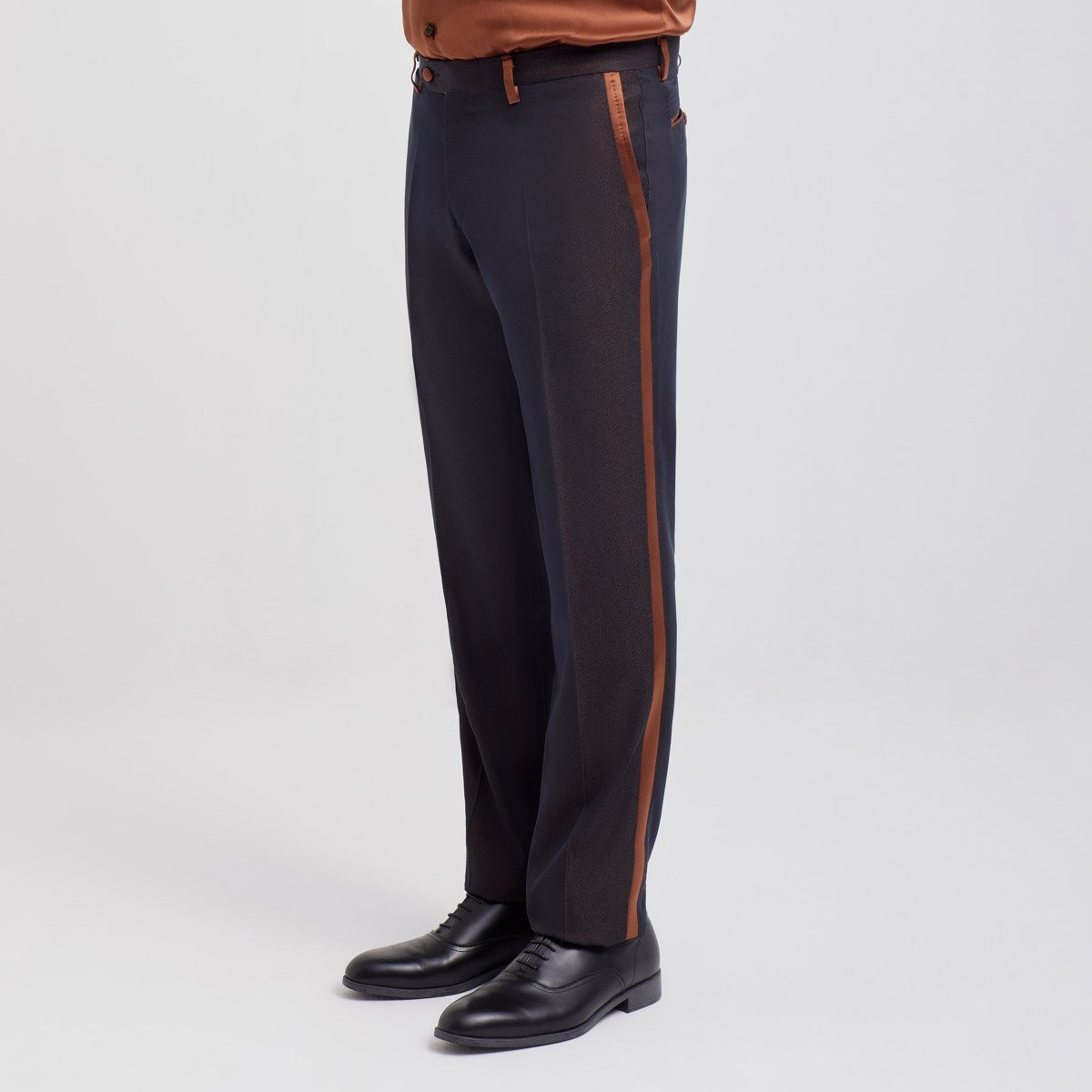 Abito elegante – Abito da cocktail di lusso da uomo, con dettagli in seta marrone caldo e ruggine, 100% Made in Italy. - immagine 6