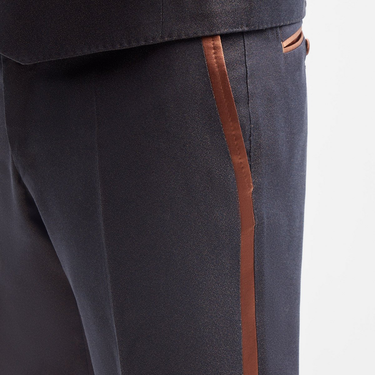 Abito elegante – Abito da cocktail di lusso da uomo, con dettagli in seta marrone caldo e ruggine, 100% Made in Italy. - immagine 8